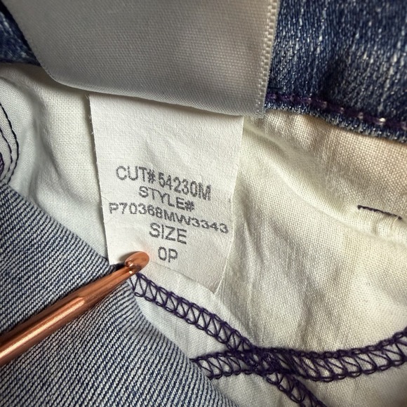 Vintage NYDJ Not Your Daughter's Jeans Capris Stretch Embroidered Aztec 0P USA - Picture 9 of 10